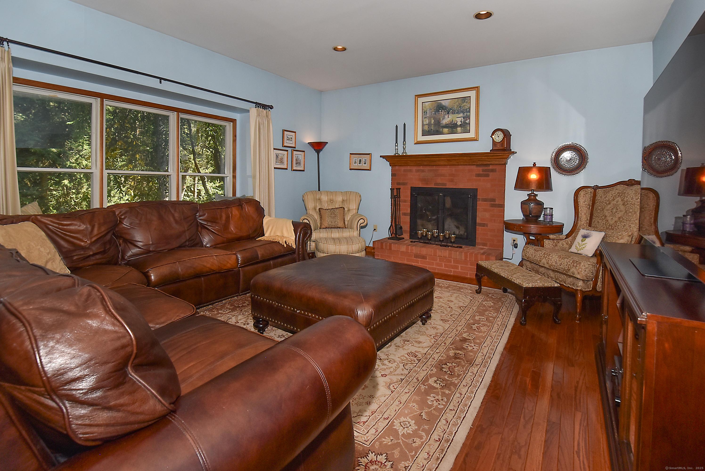 Windsor, Connecticut, 06095, United States, 4 Bedrooms Bedrooms, ,3 BathroomsBathrooms,Residential,For Sale,1936902