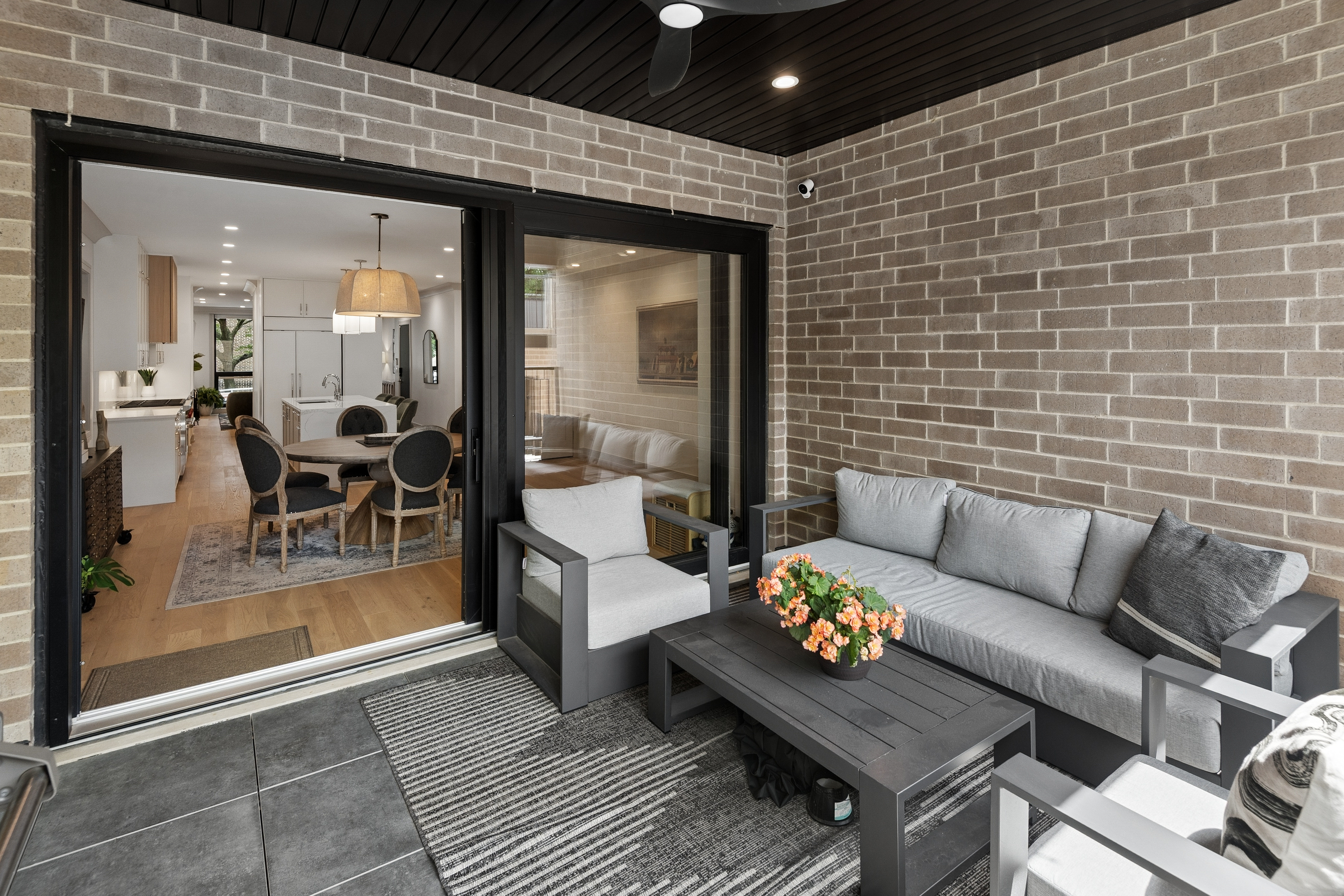  Welcome to this Exceptional Duplex Residence in theHheart of Lincoln Park - 物件實景