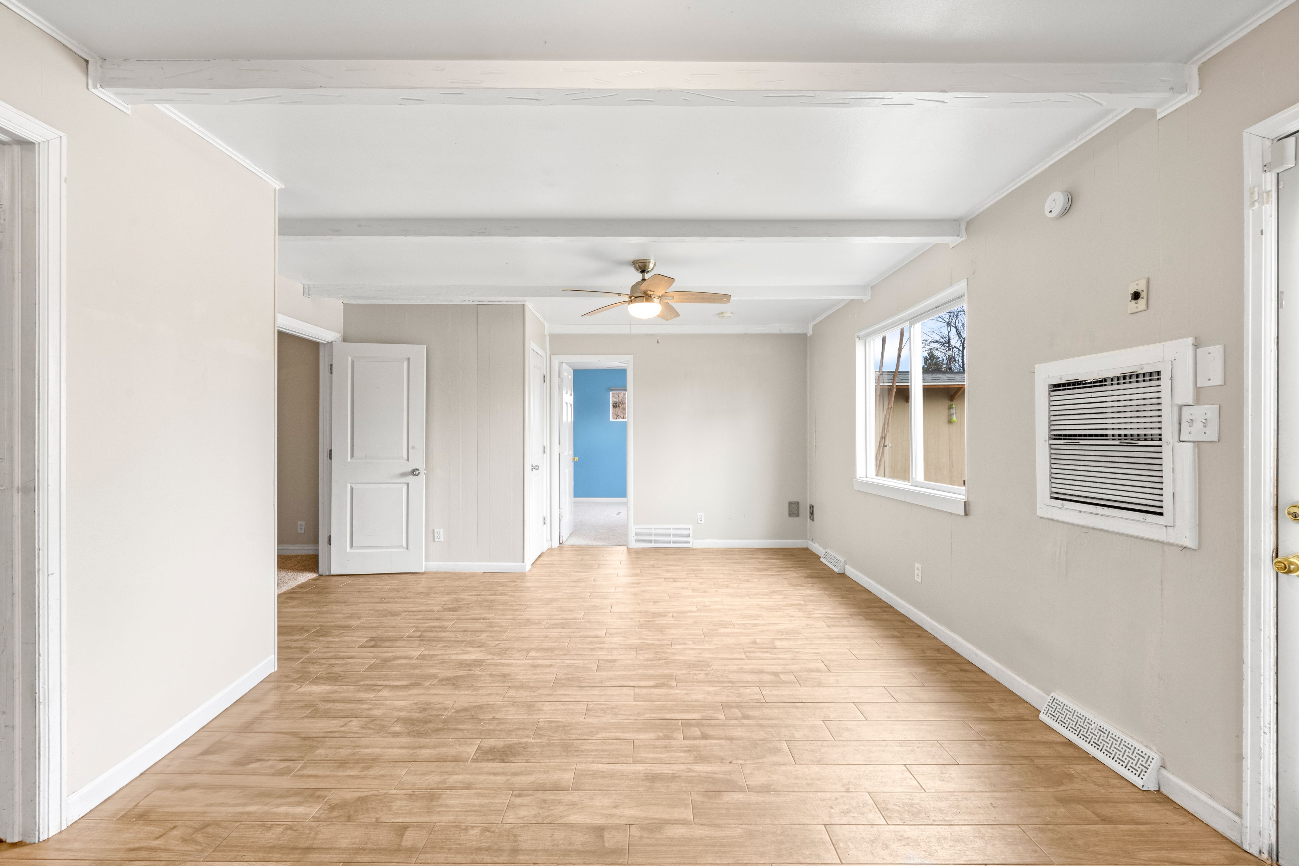  5 Bedroom Home Just Steps From Huston Lake Park - 物件實景