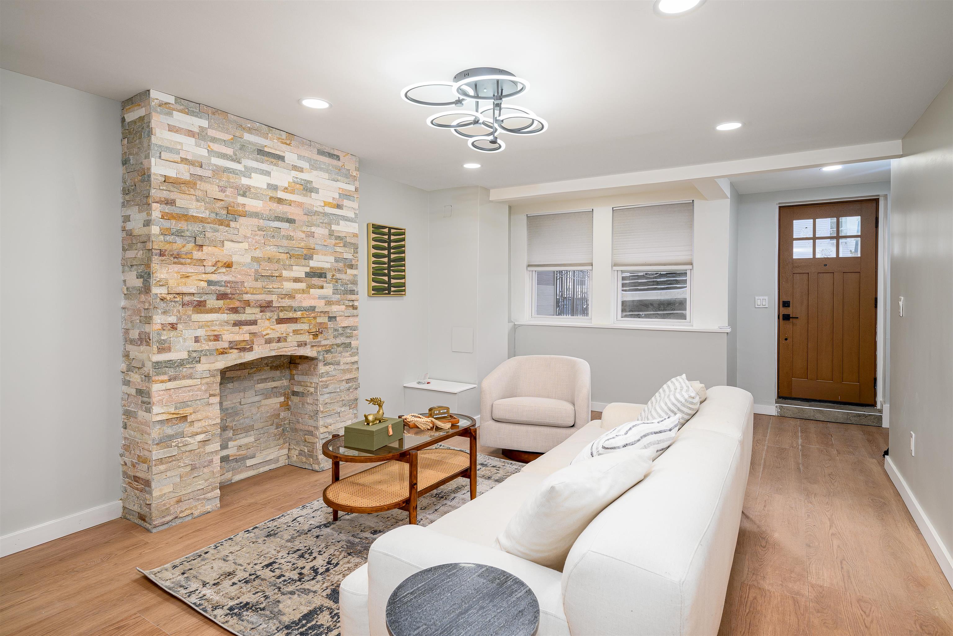 Jersey City, New Jersey, 07307, United States, 3 Bedrooms Bedrooms, ,2 BathroomsBathrooms,Residential,For Sale,1996189