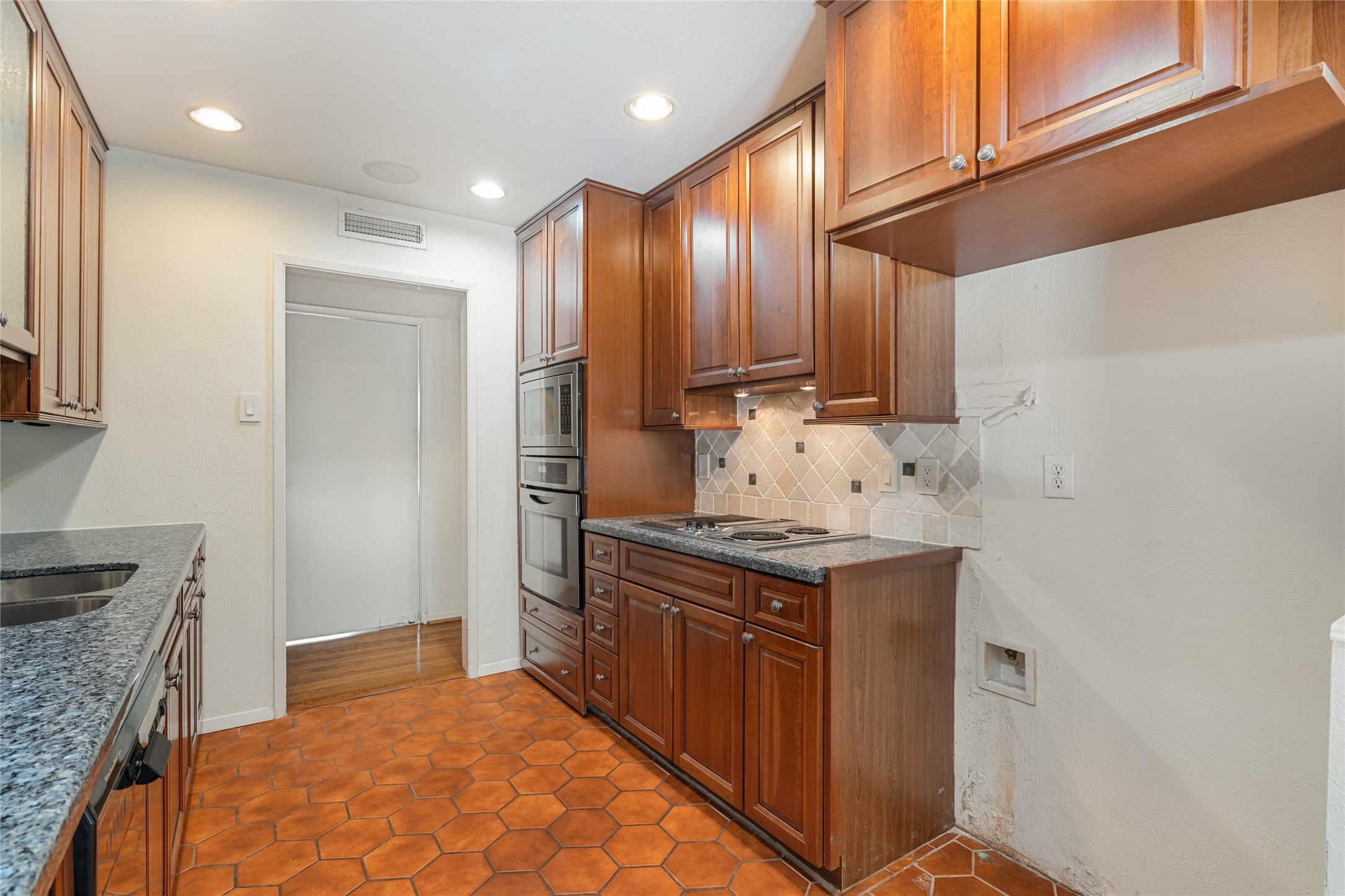 Dallas, Texas, 75244, United States, 4 Bedrooms Bedrooms, ,2 BathroomsBathrooms,Residential,For Sale,1991036