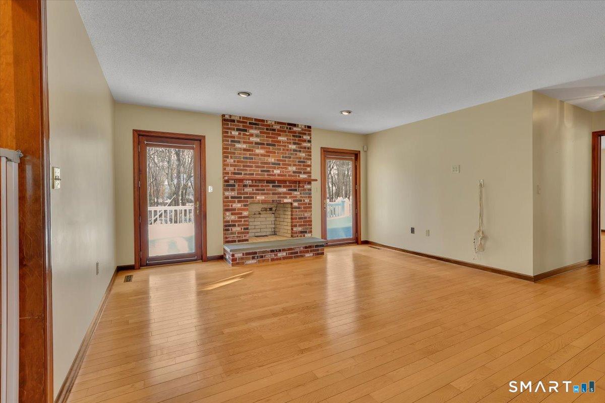 Southington, Connecticut, 06489, United States, 4 Bedrooms Bedrooms, ,3 BathroomsBathrooms,Residential,For Sale,2013788