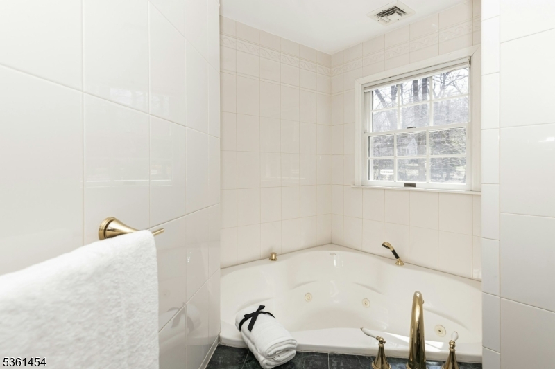 Berkeley Heights Twp., New Jersey, 07922, United States, 6 Bedrooms Bedrooms, ,4 BathroomsBathrooms,Residential,For Sale,1837487