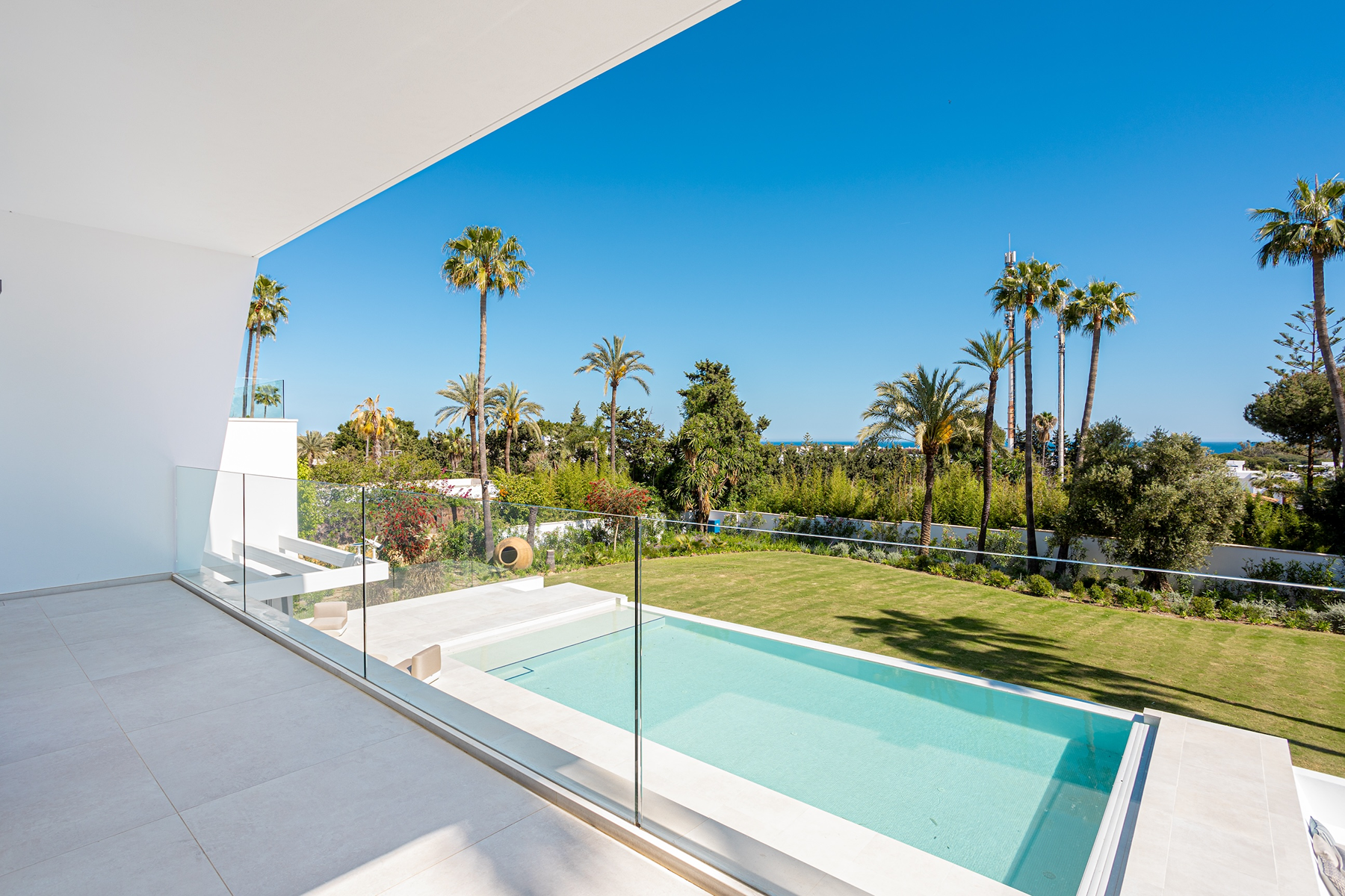  South-facing villa with expansive garden near El Paraíso Golf - 物件實景