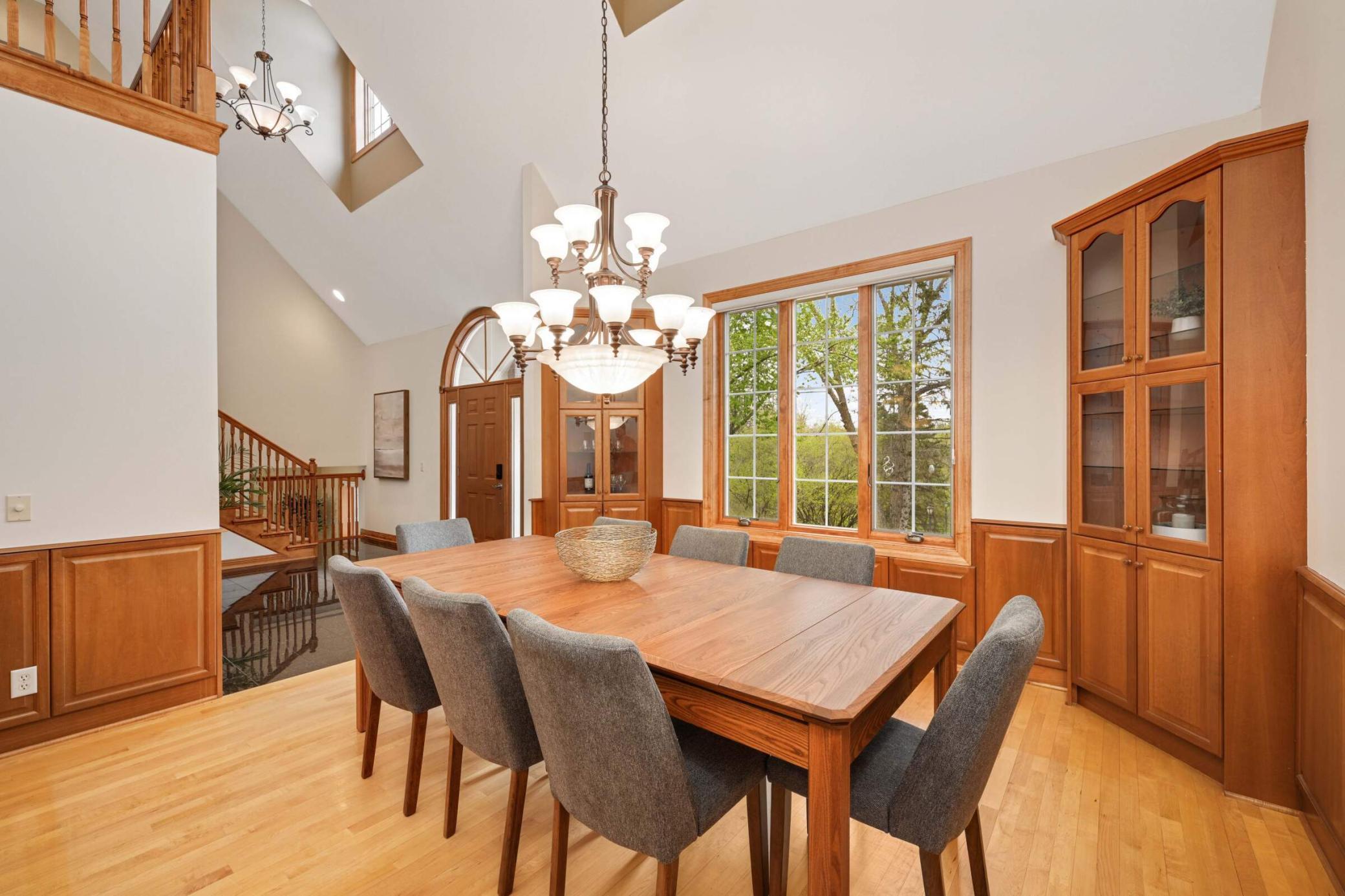 Woodbury, Minnesota, 55129, United States, 5 Bedrooms Bedrooms, ,5 BathroomsBathrooms,Residential,For Sale,1989522