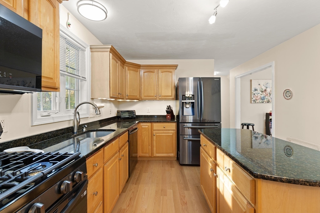 Framingham, Massachusetts, 01701, United States, 3 Bedrooms Bedrooms, ,3 BathroomsBathrooms,Residential,For Sale,1968924