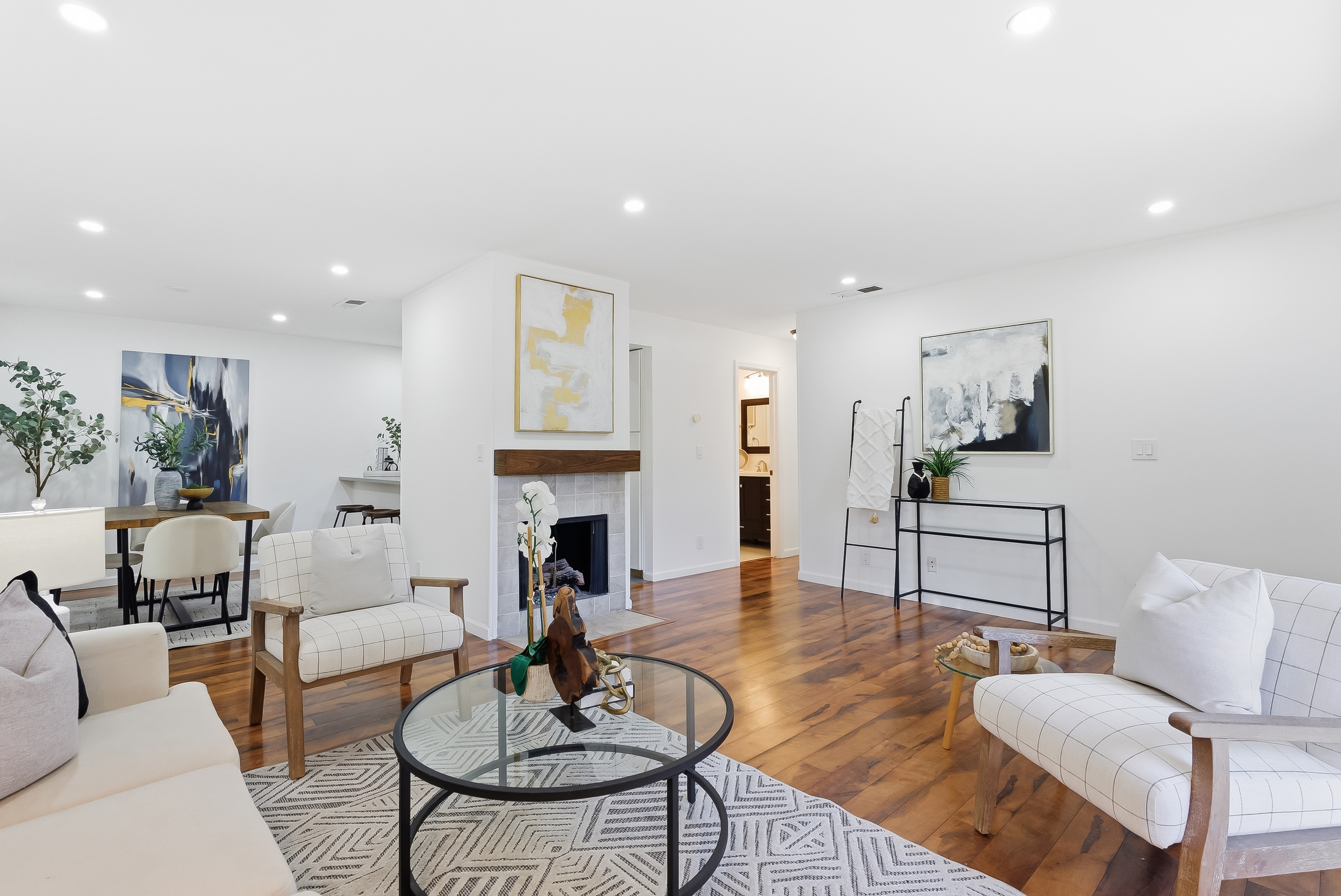  Rare One-Story End Unit Condo - 物件實景