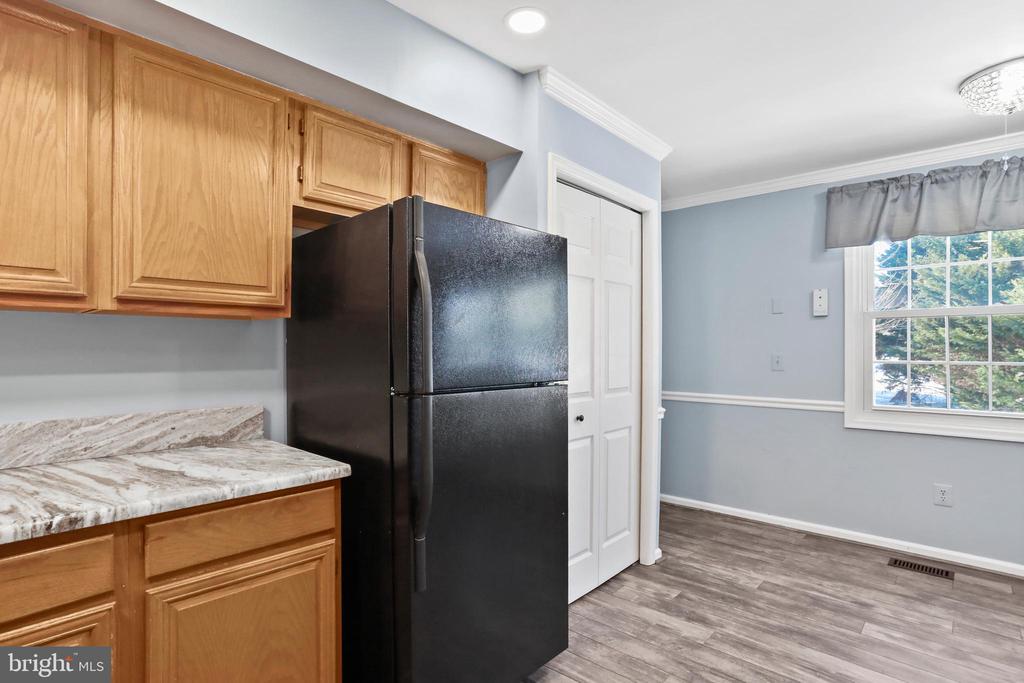 Sterling, Virginia, 20164, United States, 2 Bedrooms Bedrooms, ,3 BathroomsBathrooms,Residential,For Sale,2015095