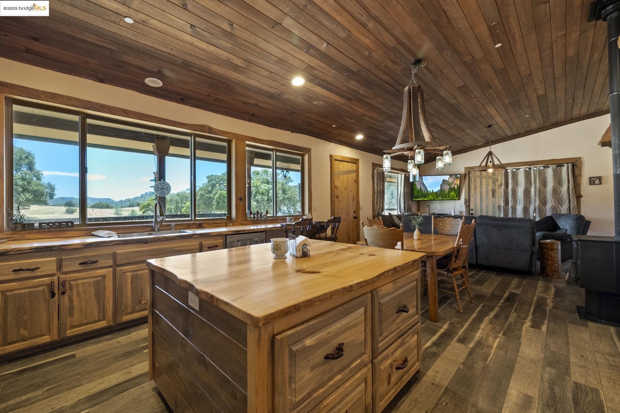 Chinese Camp, California, 95309, United States, 1 Bedroom Bedrooms, ,2 BathroomsBathrooms,Residential,For Sale,1975646