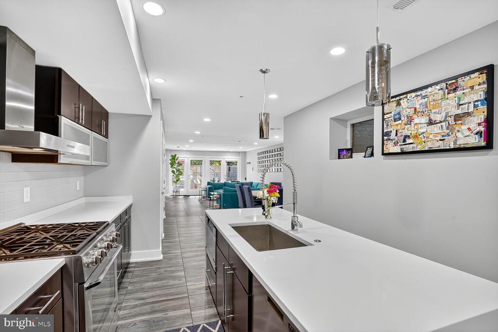 Washington, District of Columbia, 20010, United States, 2 Bedrooms Bedrooms, ,2 BathroomsBathrooms,Residential,For Sale,1975364