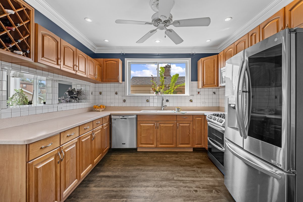 Elmwood Park, Illinois, 60707, United States, 5 Bedrooms Bedrooms, ,3 BathroomsBathrooms,Residential,For Sale,1916945