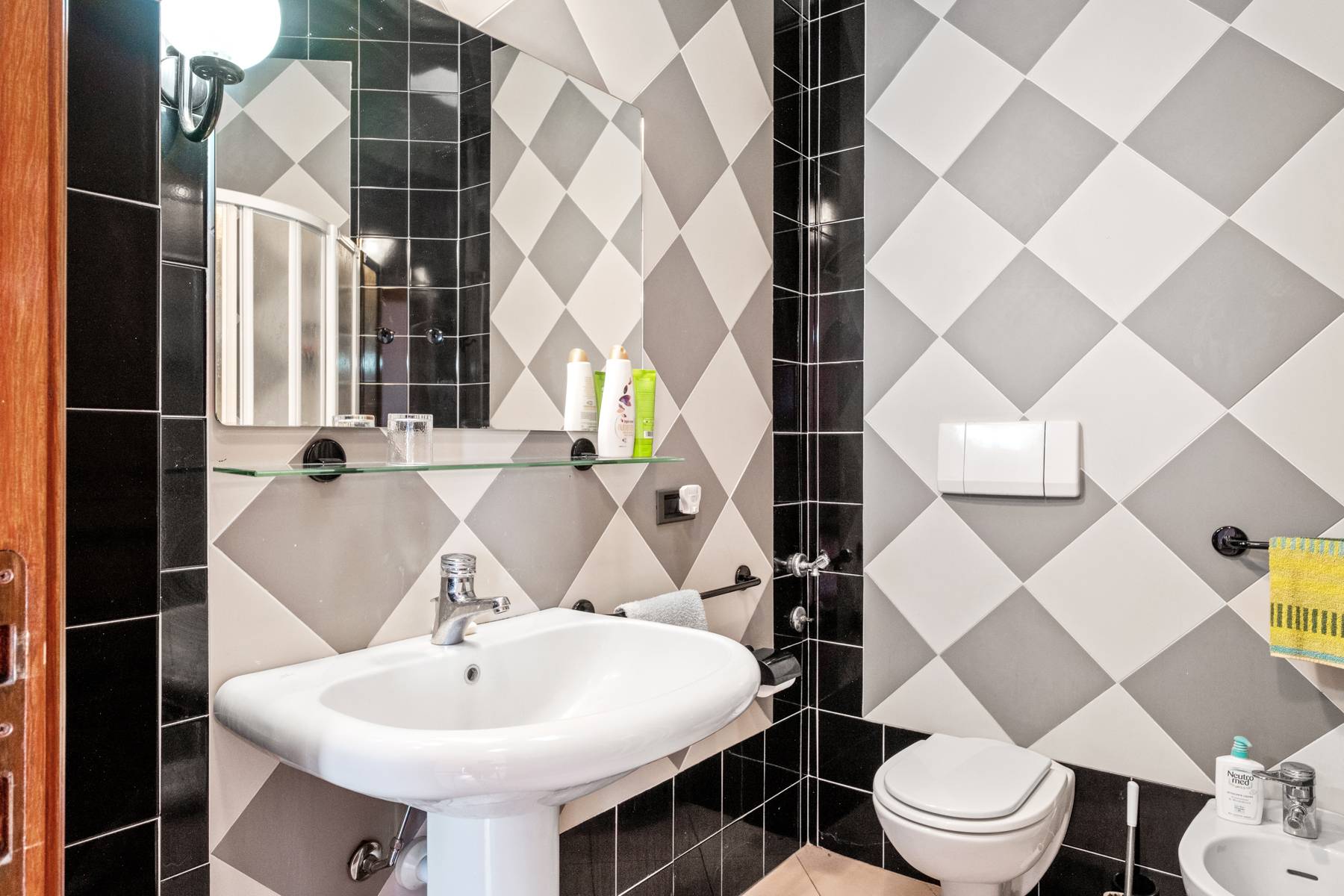 Luino, Varese, 21016, IT, 9 Bedrooms Bedrooms, ,10 BathroomsBathrooms,Residential,For Sale,1804075