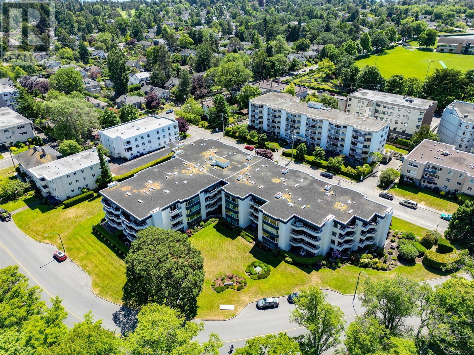 OAK BAY, British Columbia, V8S 2N6, CA, 2 Bedrooms Bedrooms, ,2 BathroomsBathrooms,Residential,For Sale,1874610