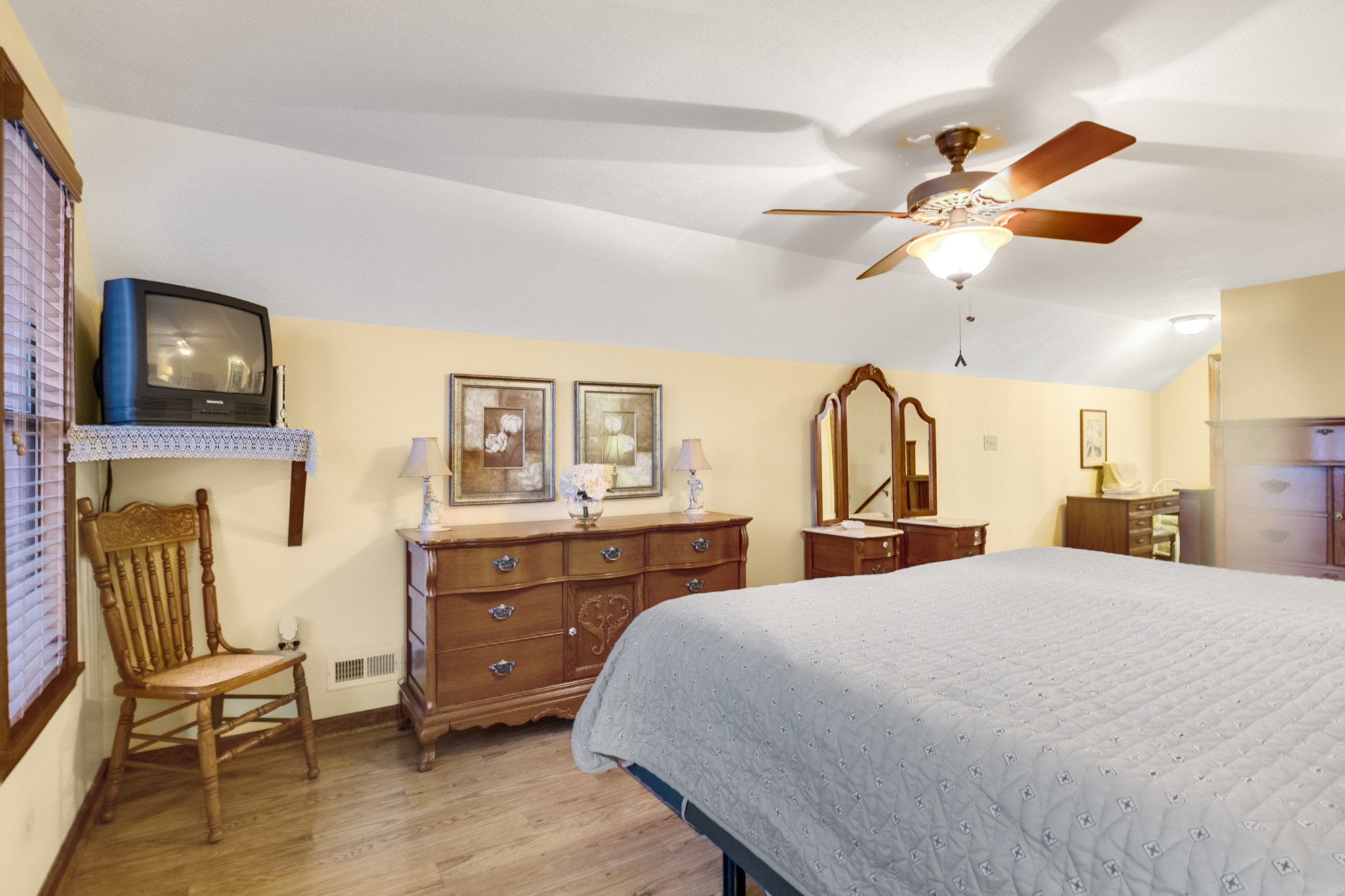 Sevierville, Tennessee, 37862, United States, 2 Bedrooms Bedrooms, ,3 BathroomsBathrooms,Residential,For Sale,1977968