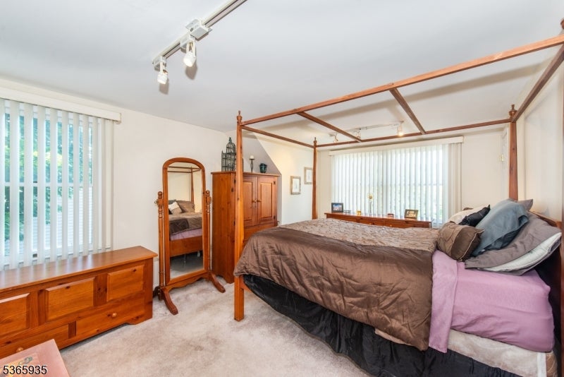 Wayne Twp., New Jersey, 07470, United States, 5 Bedrooms Bedrooms, ,3 BathroomsBathrooms,Residential,For Sale,1928449