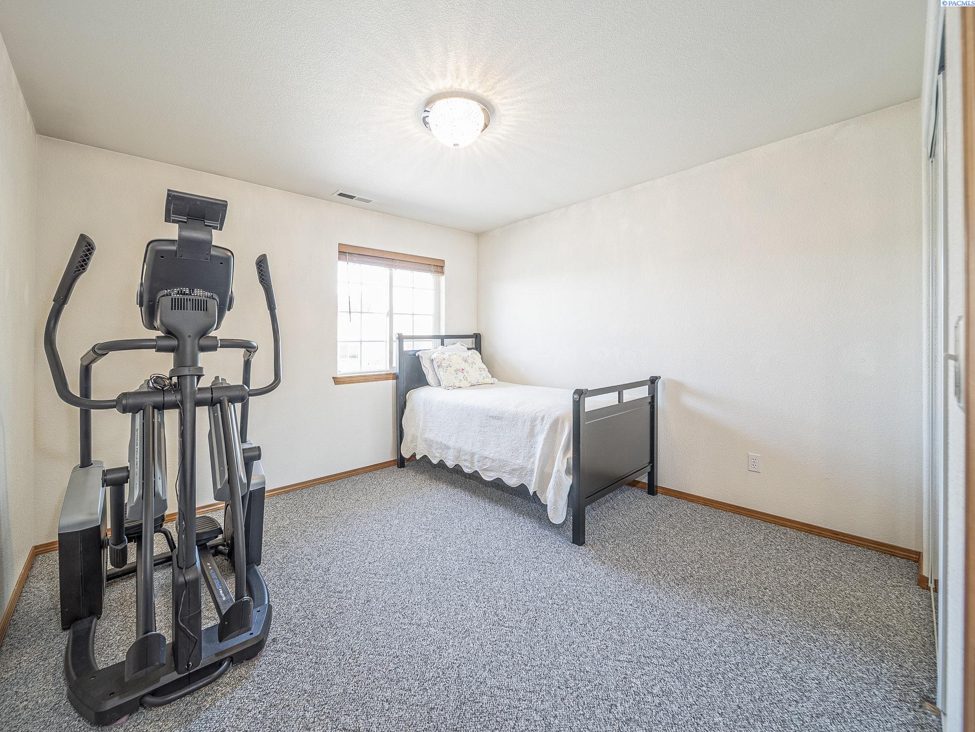 Yakima, Washington, 98908-0000, United States, 4 Bedrooms Bedrooms, ,2 BathroomsBathrooms,Residential,For Sale,1827891