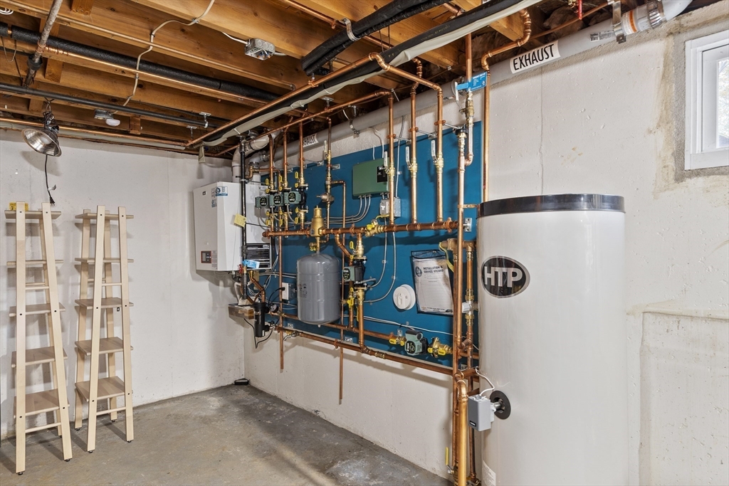 Hamilton, Massachusetts, 01982, United States, 4 Bedrooms Bedrooms, ,2 BathroomsBathrooms,Residential,For Sale,1989221