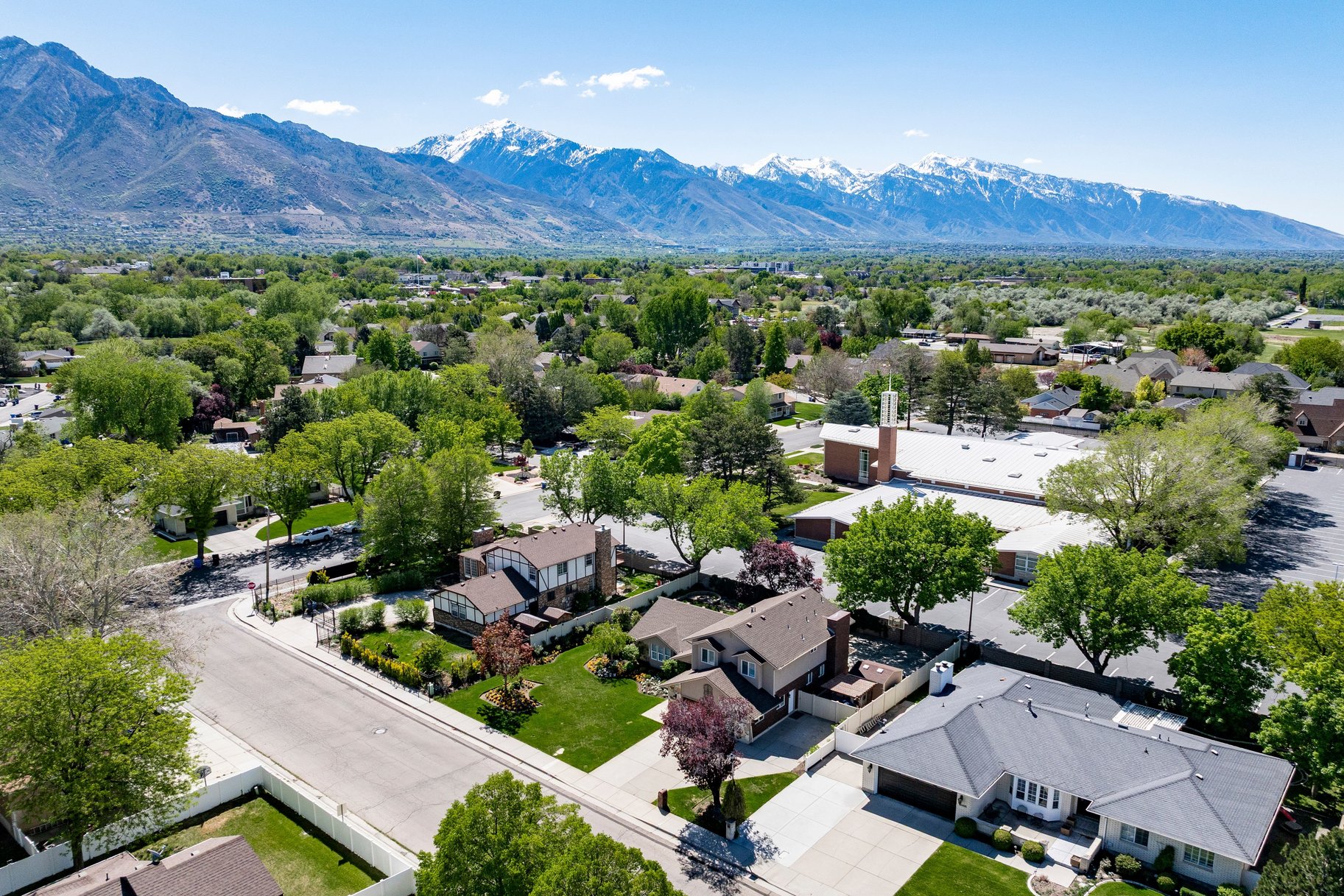  Private Holladay Retreat with Dual Primary Suites & Beautifully Maintained Yard. - 物件實景
