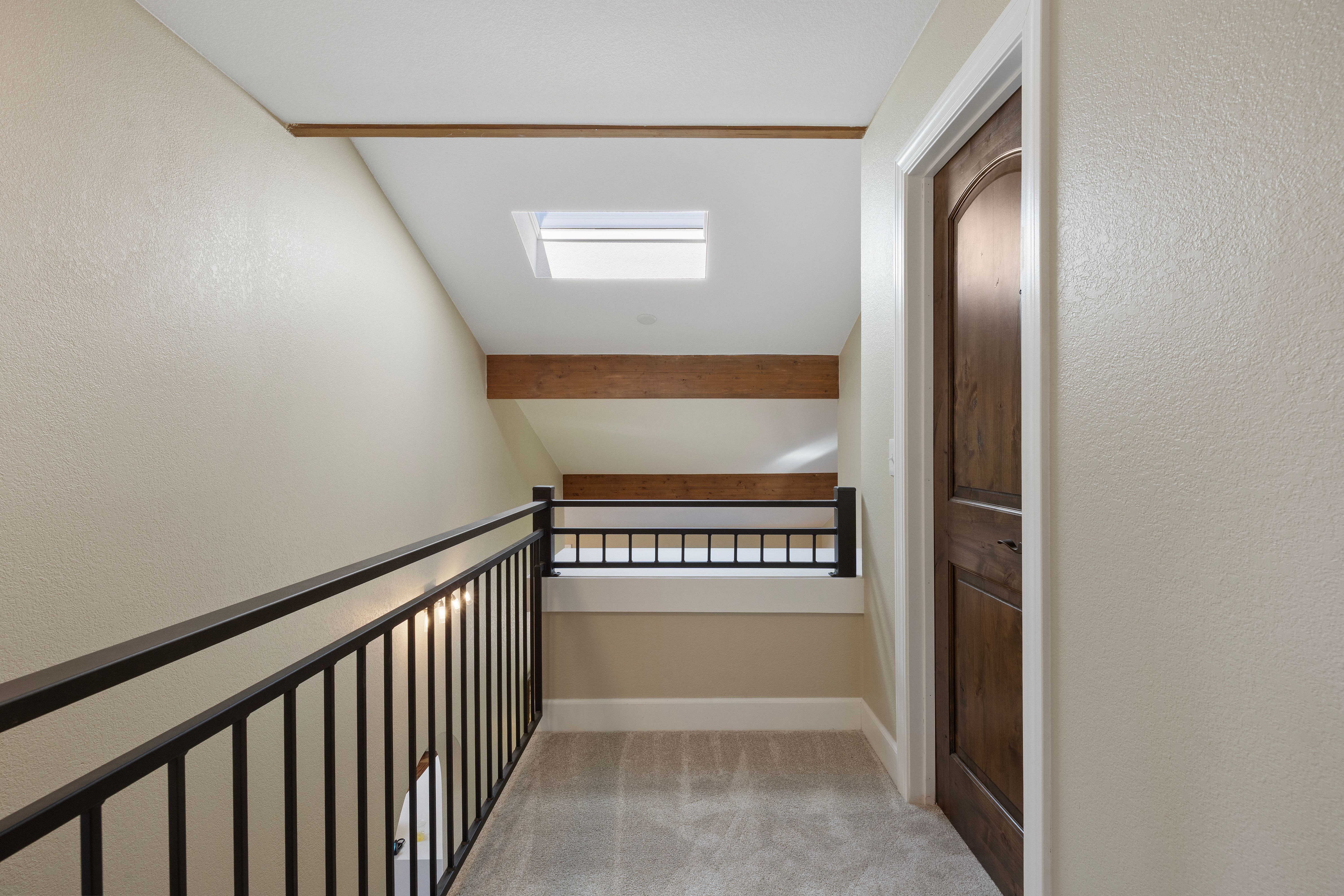  Extensively Renovated 4 Bedroom  4 Bathroom In Highly Desirable Charter Oaks - 物件實景