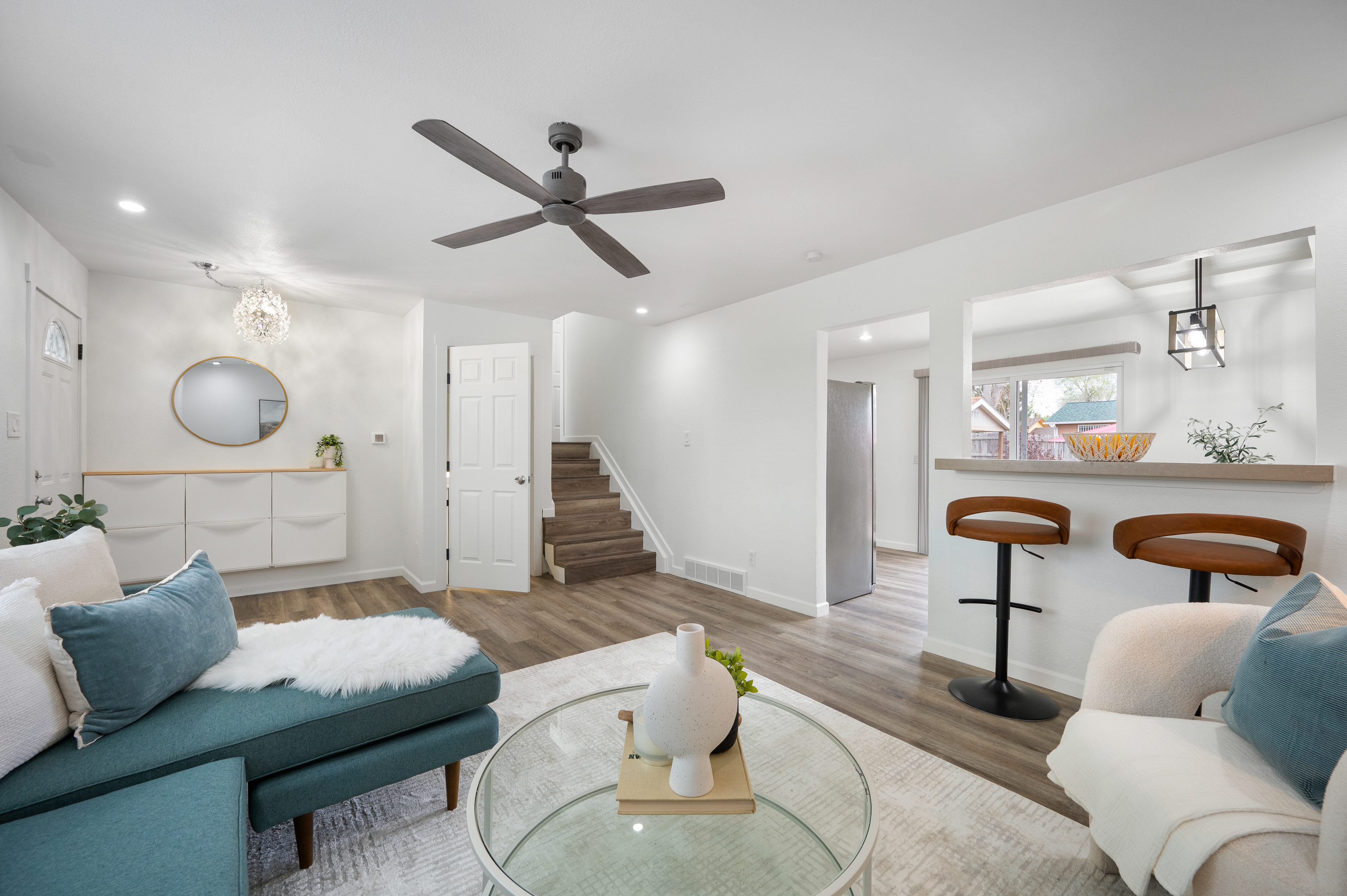  Beautifully Updated Tri-Level Home in Montbello - 物件實景