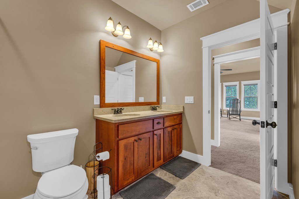 Hayesville, North Carolina, 28904, United States, 2 Bedrooms Bedrooms, ,3 BathroomsBathrooms,Residential,For Sale,1810618