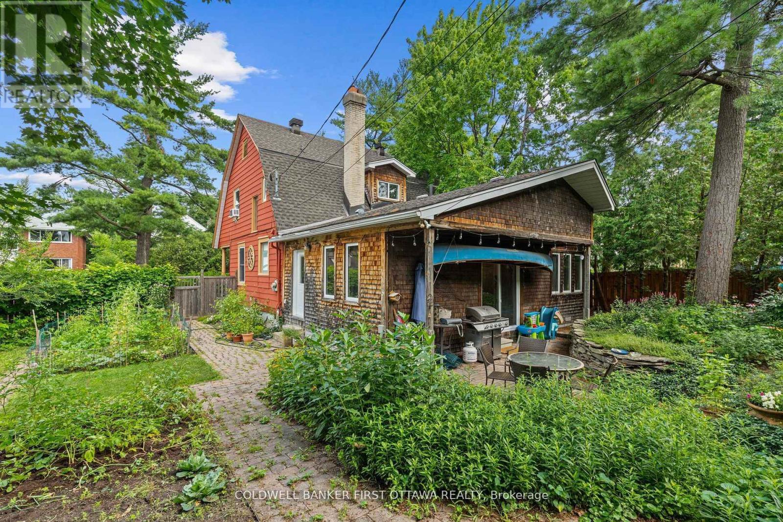 OTTAWA, Ontario, K2B 6Y5, CA, 3 Bedrooms Bedrooms, ,2 BathroomsBathrooms,Residential,For Sale,1903613