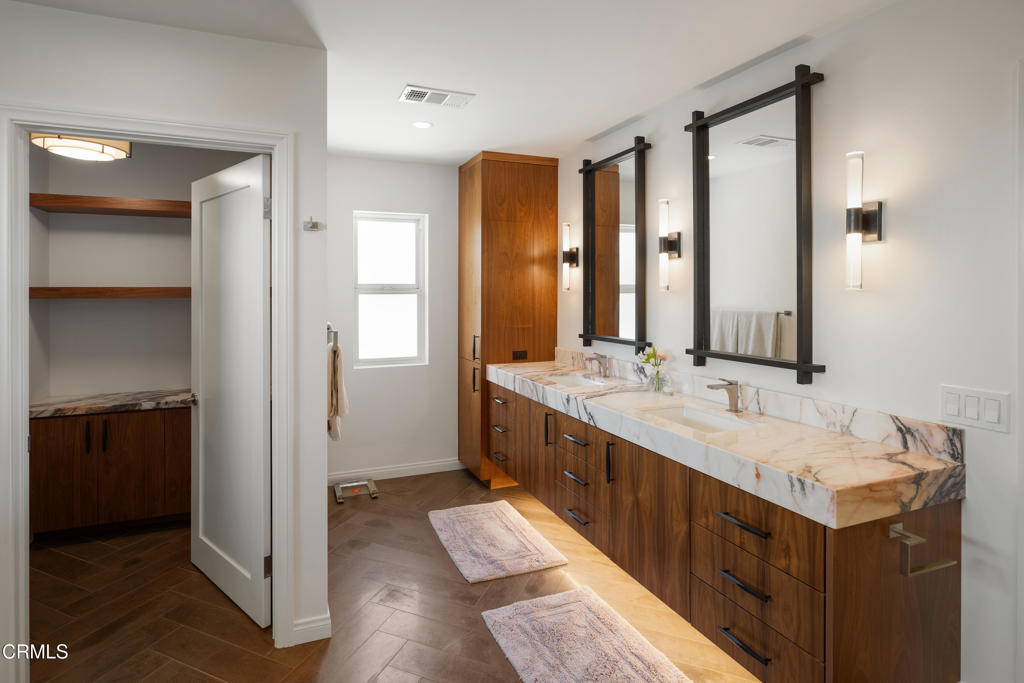 Altadena, California, 91001, United States, 5 Bedrooms Bedrooms, ,6 BathroomsBathrooms,Residential,For Sale,1989048