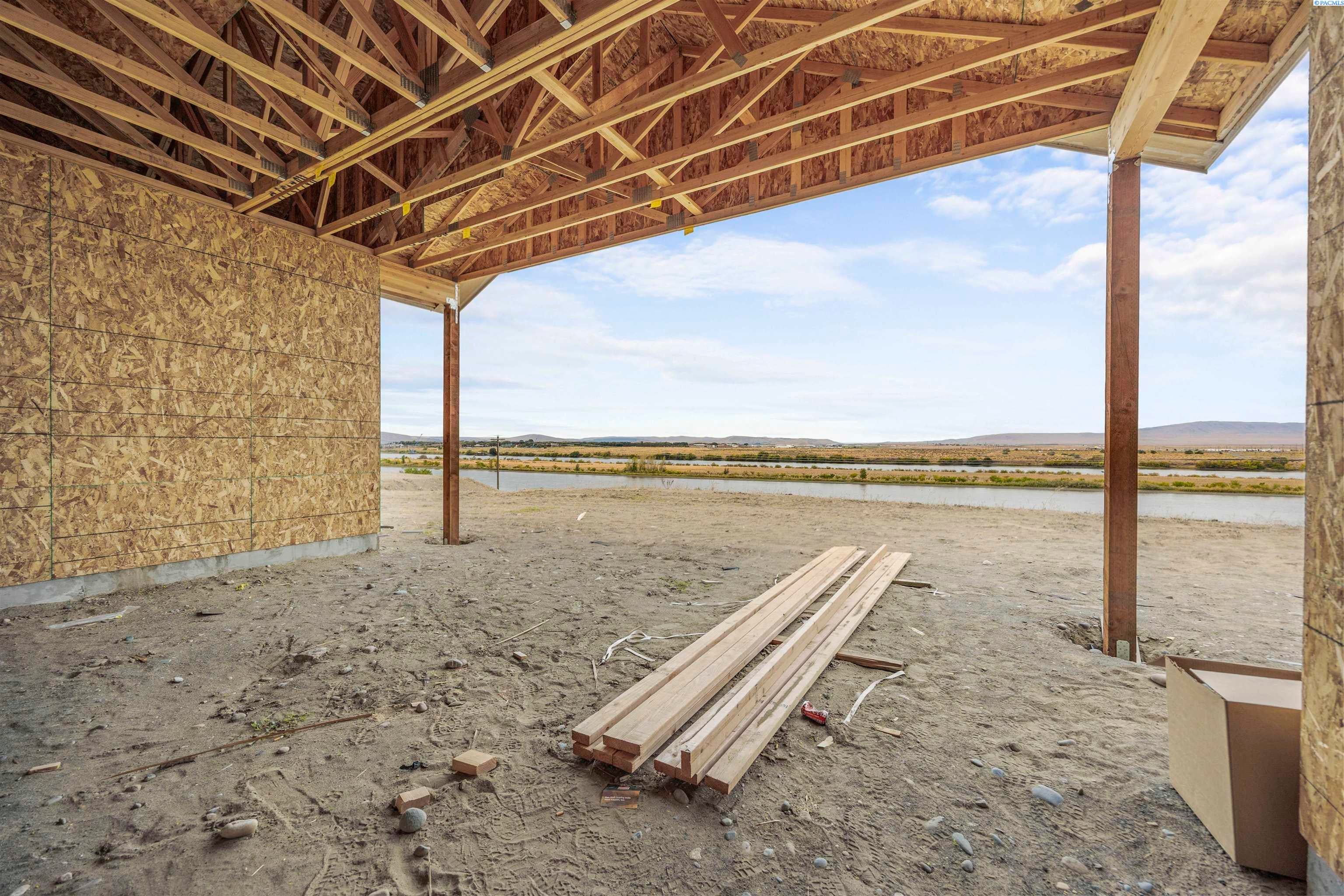 Pasco, Washington, 99301, United States, 4 Bedrooms Bedrooms, ,2 BathroomsBathrooms,Residential,For Sale,1978072