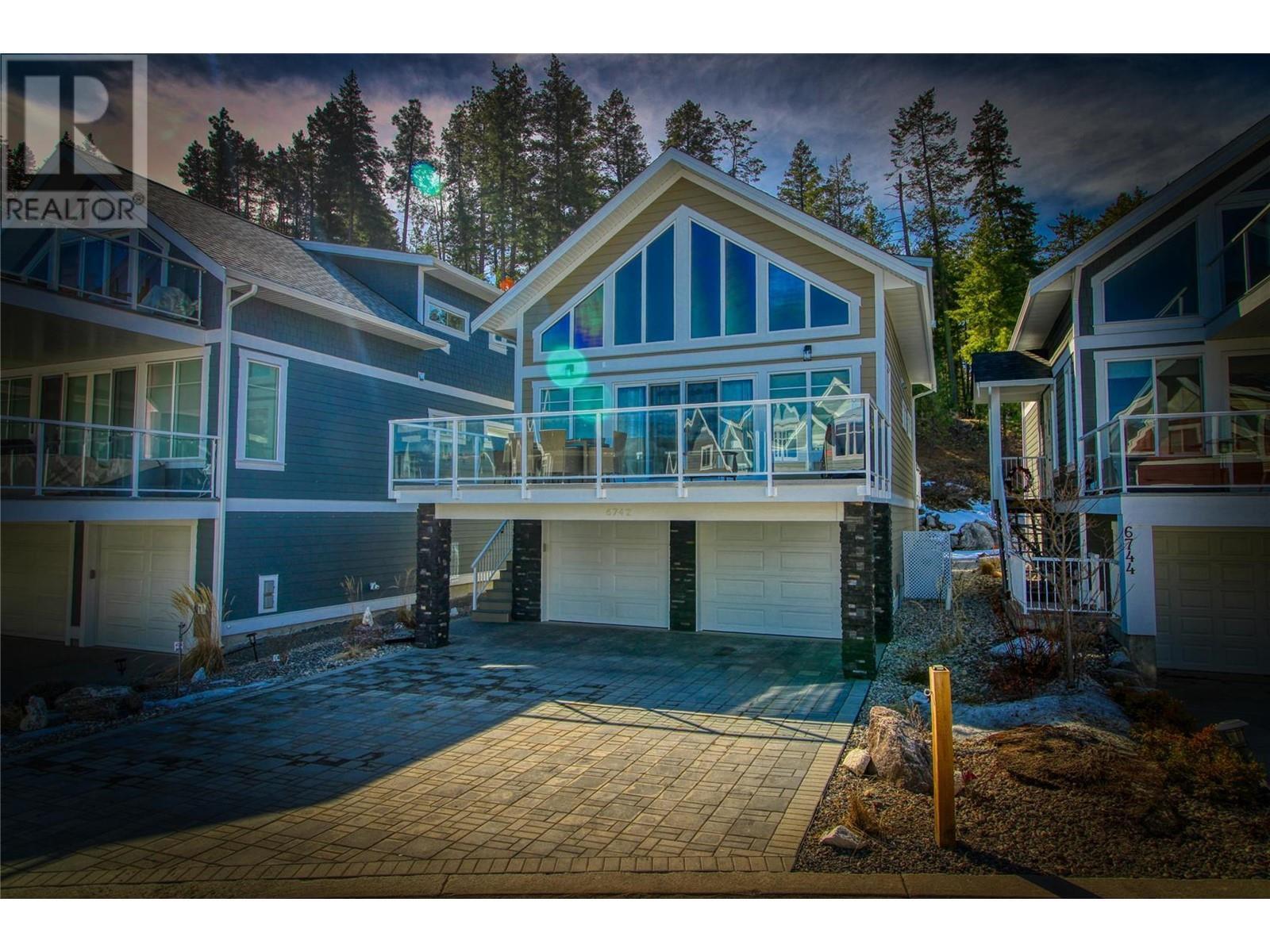 KELOWNA, British Columbia, V1Z 3R8, CA, 3 Bedrooms Bedrooms, ,3 BathroomsBathrooms,Residential,For Sale,1951197