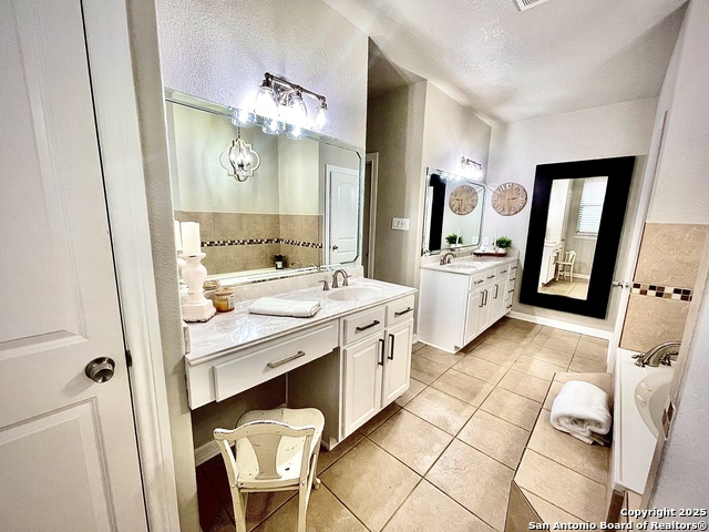 Boerne, Texas, 78006, United States, 4 Bedrooms Bedrooms, ,5 BathroomsBathrooms,Residential,For Sale,1722095