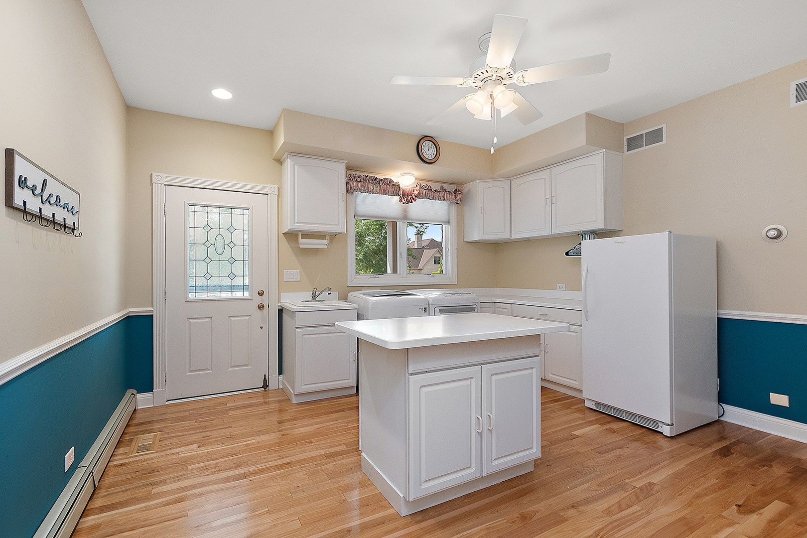 Orland Park, Illinois, 60467, United States, 5 Bedrooms Bedrooms, ,6 BathroomsBathrooms,Residential,For Sale,1914304
