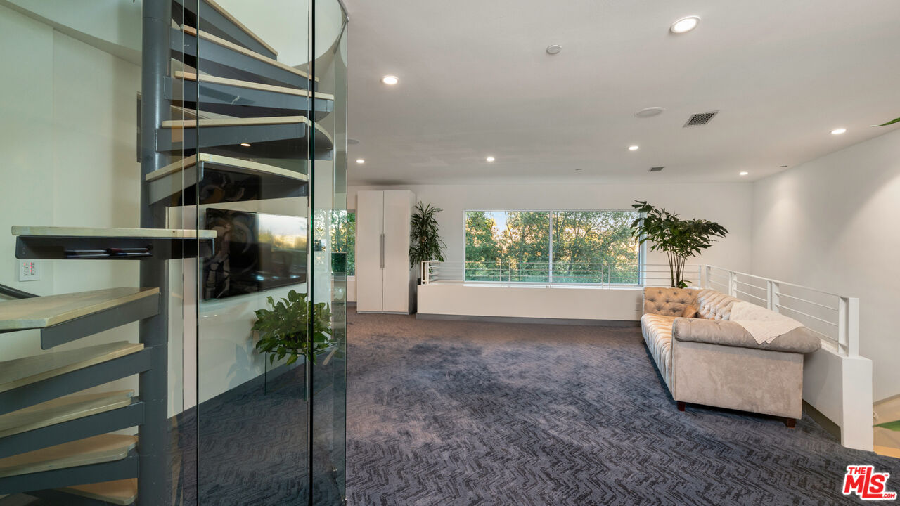 Los Angeles, California, 90069, United States, 4 Bedrooms Bedrooms, ,4 BathroomsBathrooms,Residential,For Sale,1766508