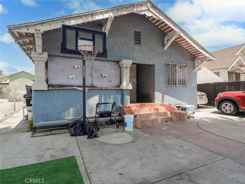 Los Angeles, California, 90003, United States, 5 Bedrooms Bedrooms, ,3 BathroomsBathrooms,Residential,For Sale,1935114