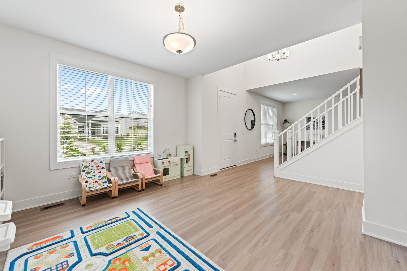 Elgin, Illinois, 60124, United States, 4 Bedrooms Bedrooms, ,3 BathroomsBathrooms,Residential,For Sale,1941075