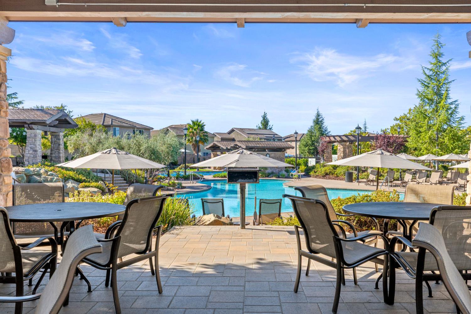 El Dorado Hills, California, 95762, United States, 4 Bedrooms Bedrooms, ,3 BathroomsBathrooms,Residential,For Sale,1925996