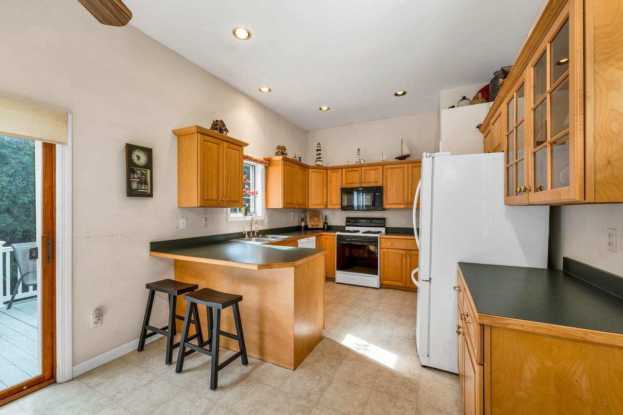 Seabrook, New Hampshire, 03874, United States, 3 Bedrooms Bedrooms, ,2 BathroomsBathrooms,Residential,For Sale,1986462