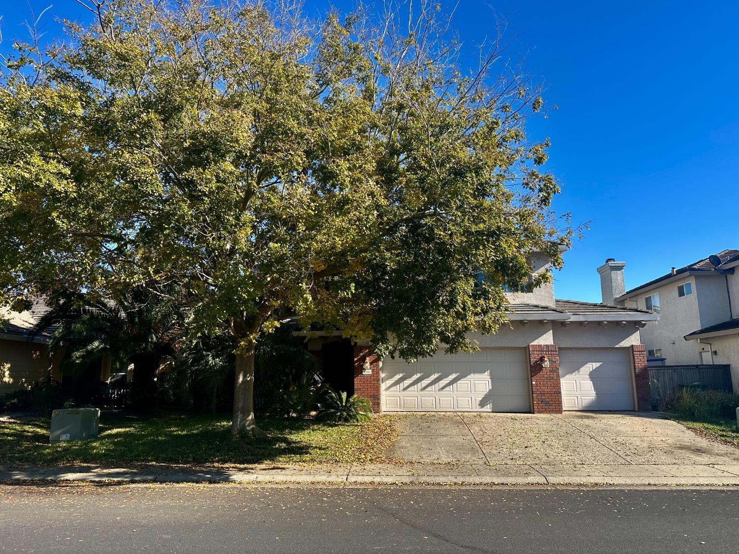 Elk Grove, California, 95624, United States, 4 Bedrooms Bedrooms, ,3 BathroomsBathrooms,Residential,For Sale,1976777