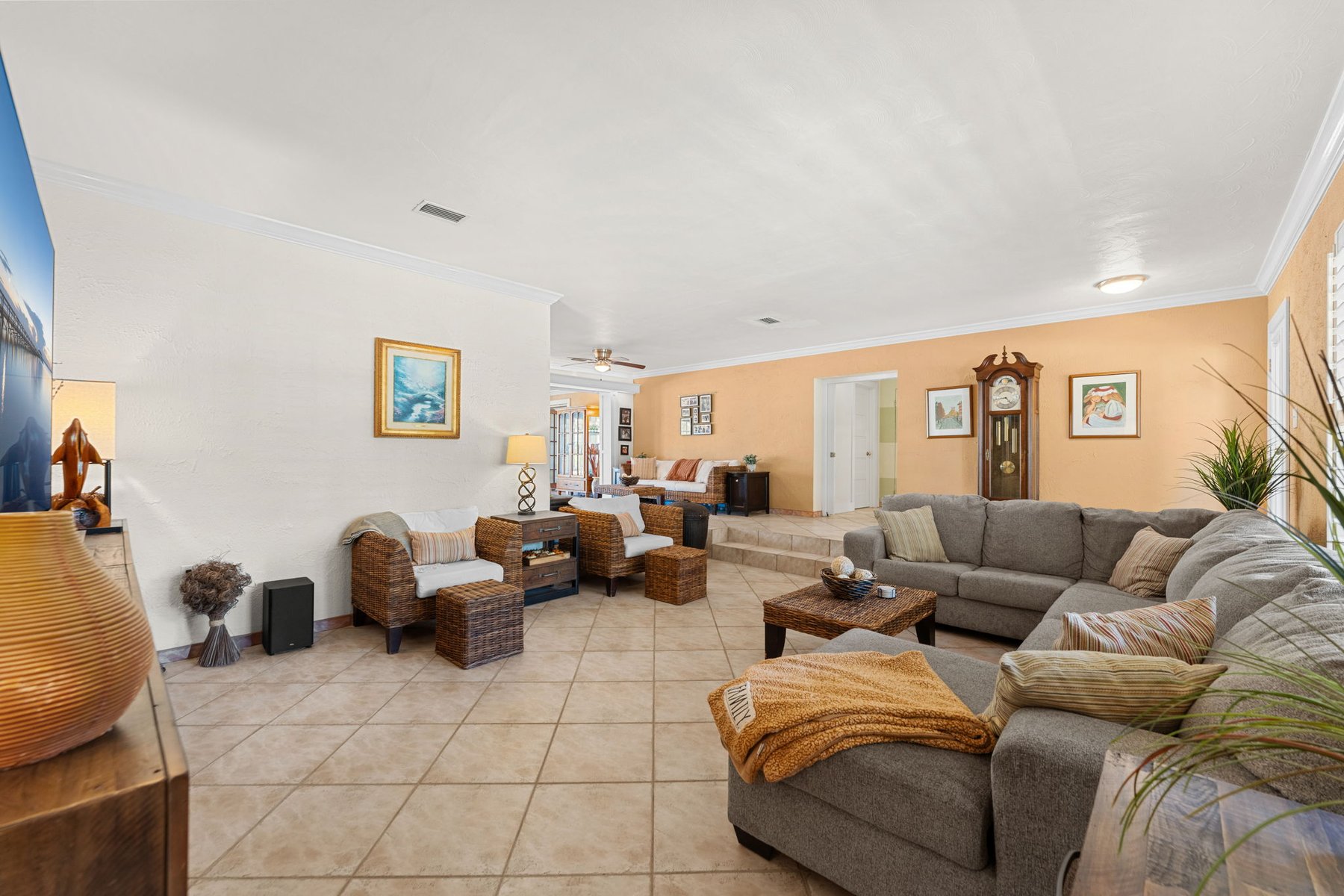  240 Deland Avenue, Indialantic, FL, 32903 - 物件實景