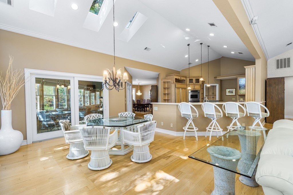 Hiawassee, Georgia, 30546, United States, 3 Bedrooms Bedrooms, ,4 BathroomsBathrooms,Residential,For Sale,1978454