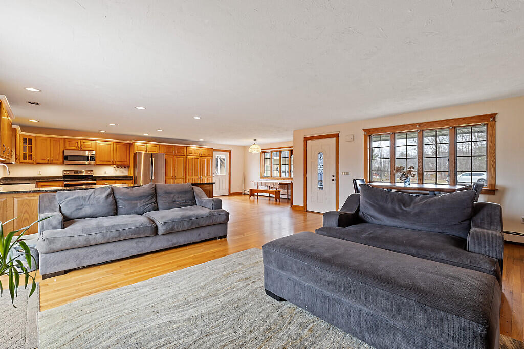 China, Maine, 04358, United States, 6 Bedrooms Bedrooms, ,3 BathroomsBathrooms,Residential,For Sale,1898689