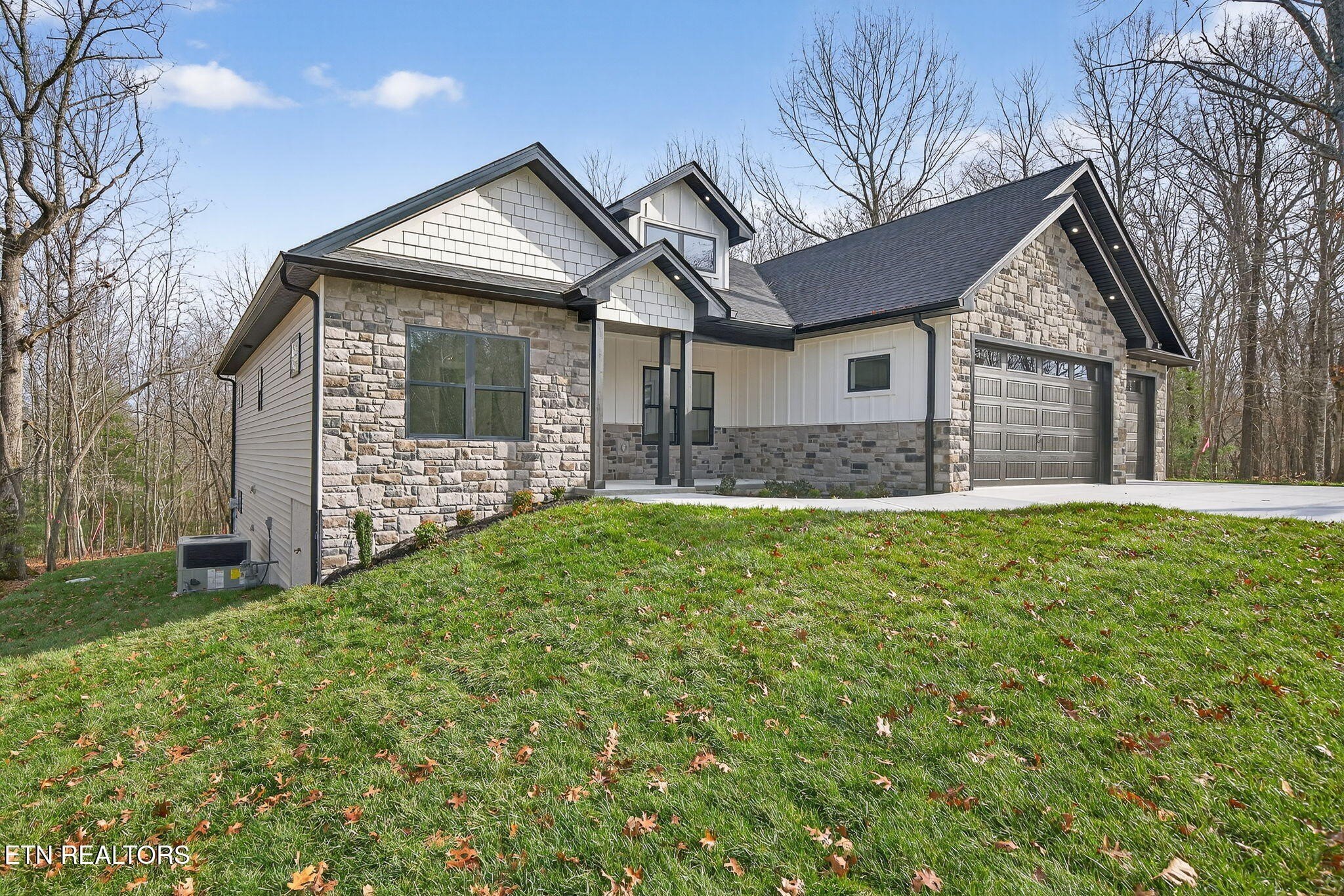 Crossville, Tennessee, 38558, United States, 3 Bedrooms Bedrooms, ,2 BathroomsBathrooms,Residential,For Sale,1989855