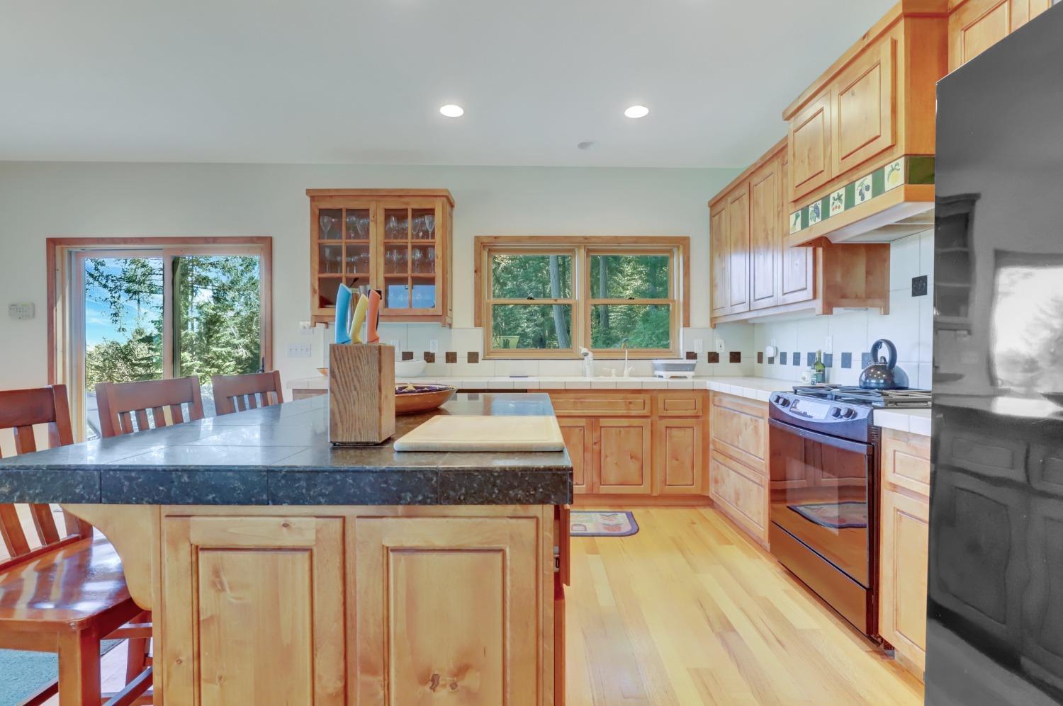 Nevada City, California, 95959, United States, 3 Bedrooms Bedrooms, ,3 BathroomsBathrooms,Residential,For Sale,1937028