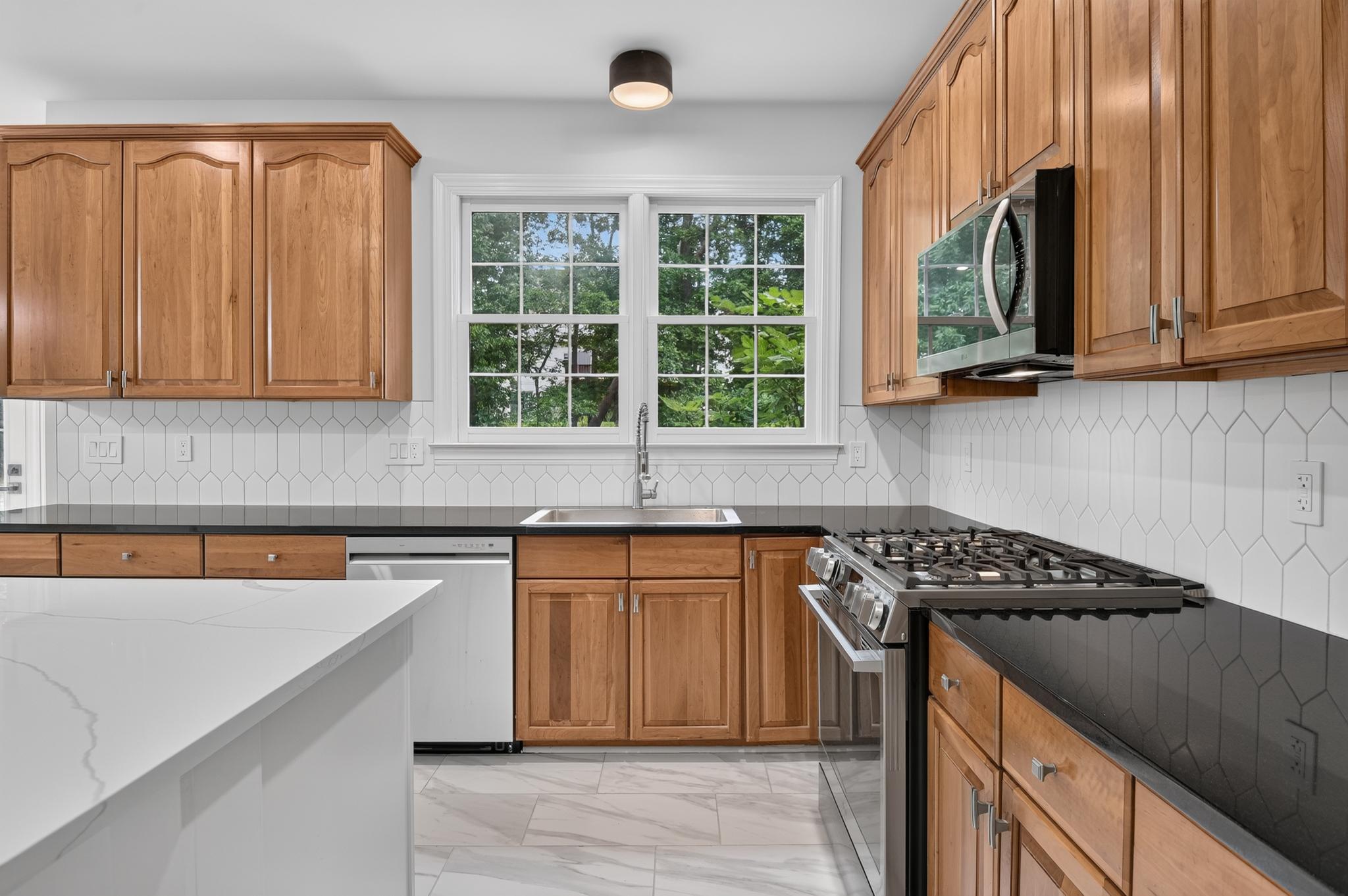  13621 Pine View Lane, Rockville, MD 20850 - 物件實景