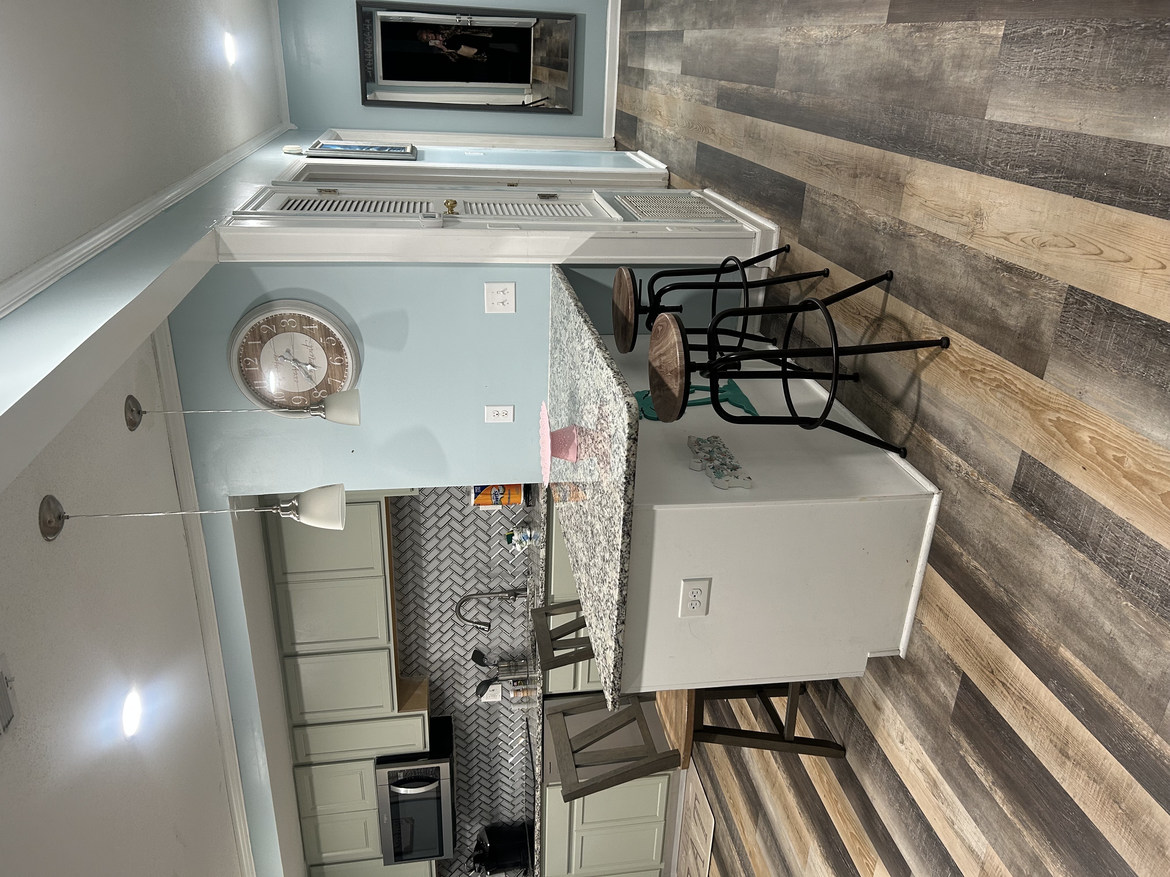 Savannah, Georgia, 31410, United States, 6 Bedrooms Bedrooms, ,3 BathroomsBathrooms,Residential,For Sale,1987064