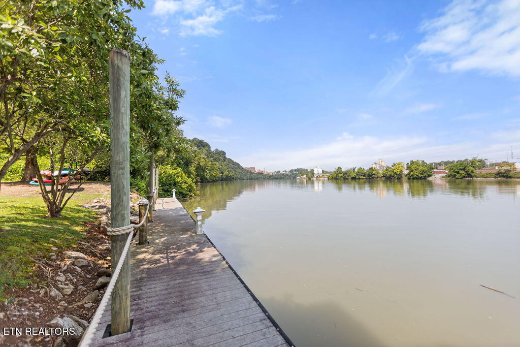 Knoxville, Tennessee, 37902, United States, 3 Bedrooms Bedrooms, ,2 BathroomsBathrooms,Residential,For Sale,1870599
