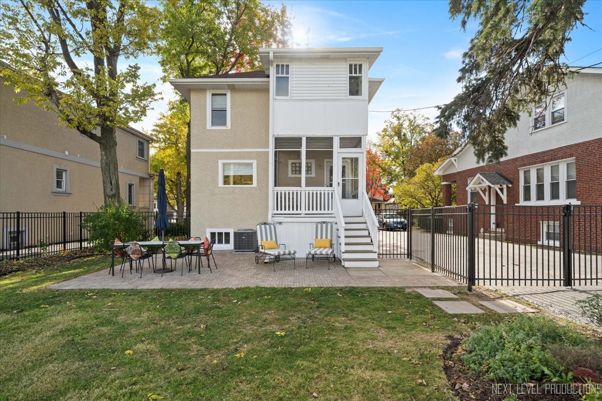 Riverside, Illinois, 60546, United States, 3 Bedrooms Bedrooms, ,3 BathroomsBathrooms,Residential,For Sale,1988558