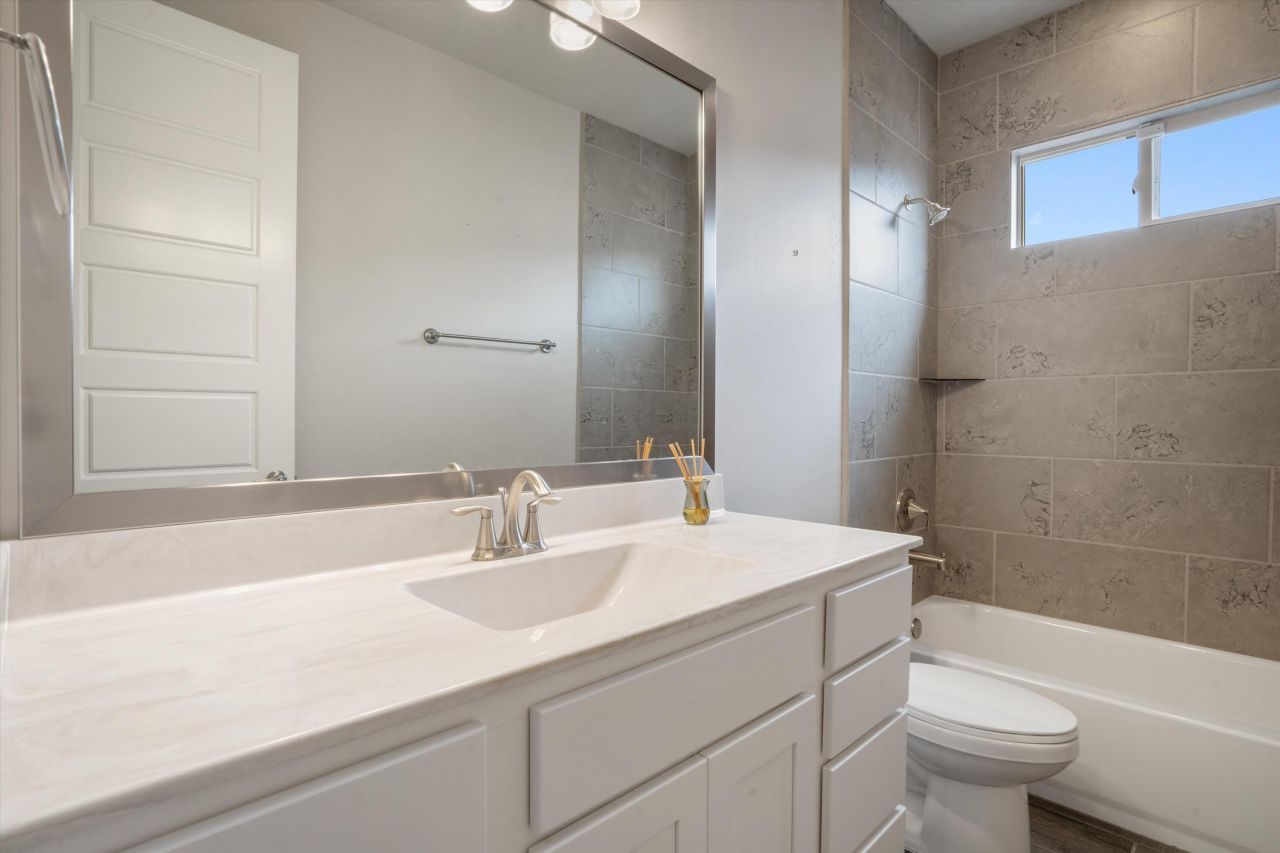 Rio Rancho, New Mexico, 87124, United States, 4 Bedrooms Bedrooms, ,4 BathroomsBathrooms,Residential,For Sale,1919636