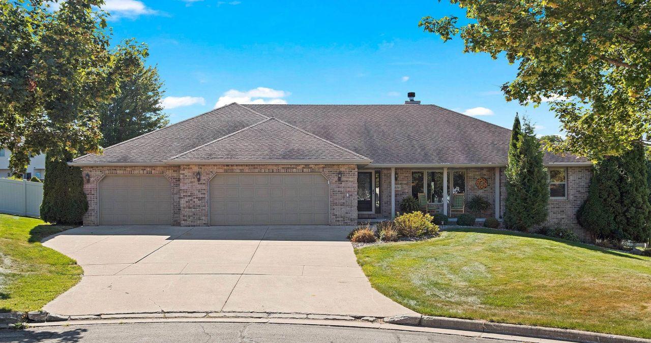 GREEN BAY, Wisconsin, 54302, United States, 3 Bedrooms Bedrooms, ,4 BathroomsBathrooms,Residential,For Sale,1818314
