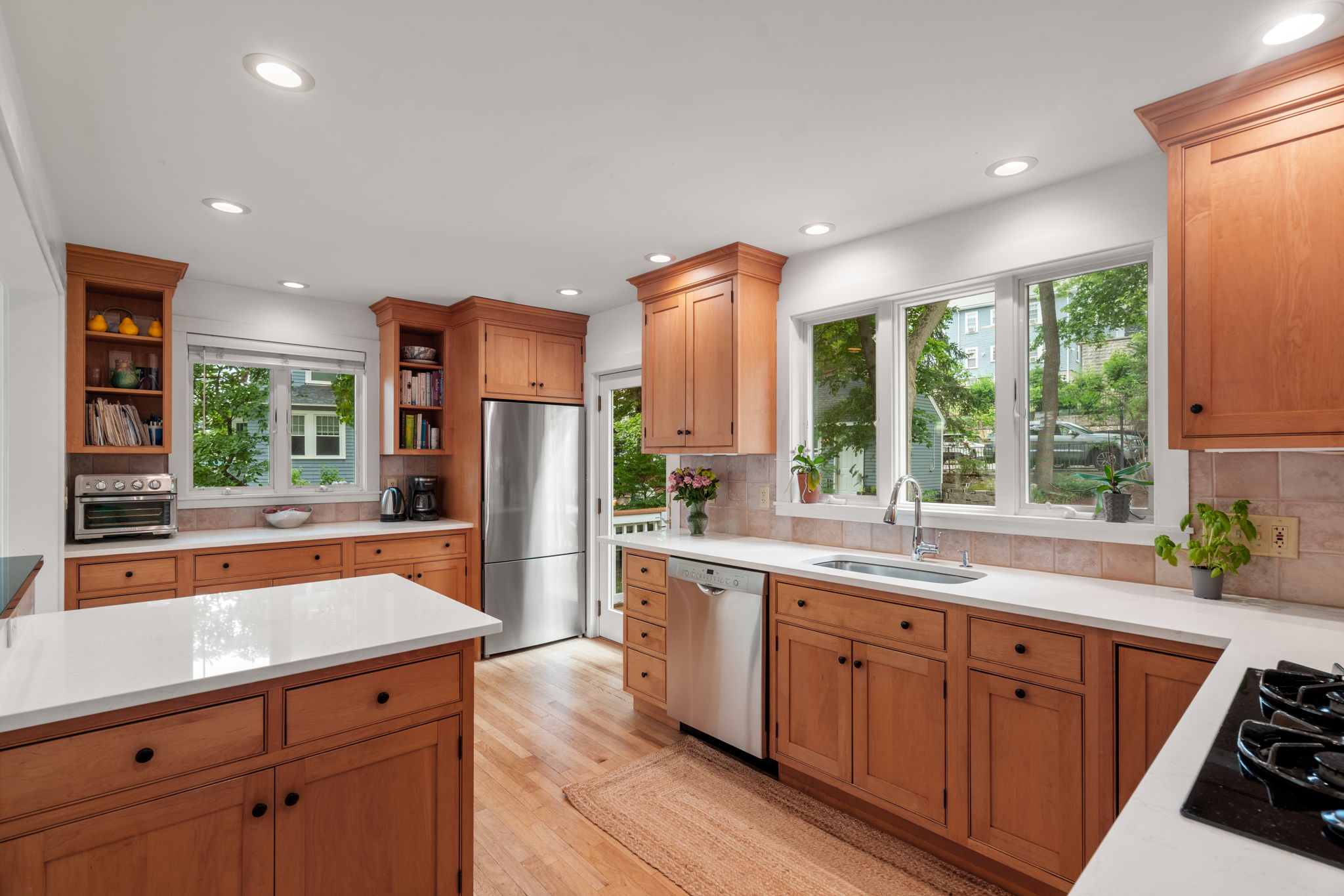  16 Lewis Street, Newton, MA, 02458 - 物件實景