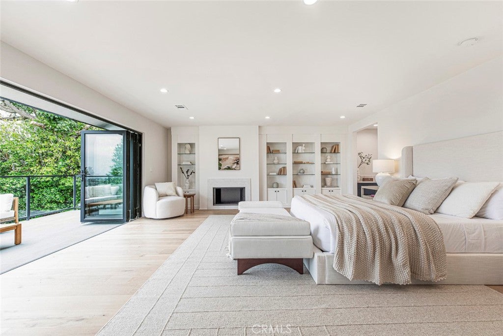 Encino, California, 91316, United States, 6 Bedrooms Bedrooms, ,5 BathroomsBathrooms,Residential,For Sale,1938851